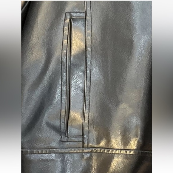Men’s Vintage Guess Black Faux Leather Jacket Coat Size S - Picture 5 of 13